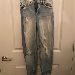 KanCan Jeans. Style: Mom fit. Size: 25 (in women)